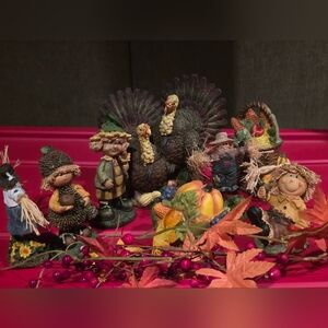 Thanksgiving Harvest Table Figurine Set - Fall Colors Bunndle